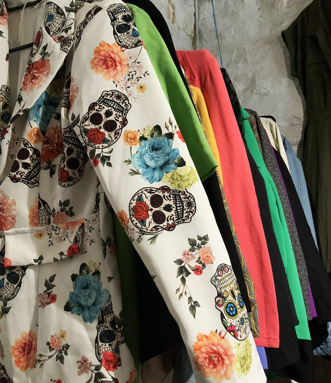 Vêtements à la friperie à Saint-Antonin-Noble-Val de Bazart