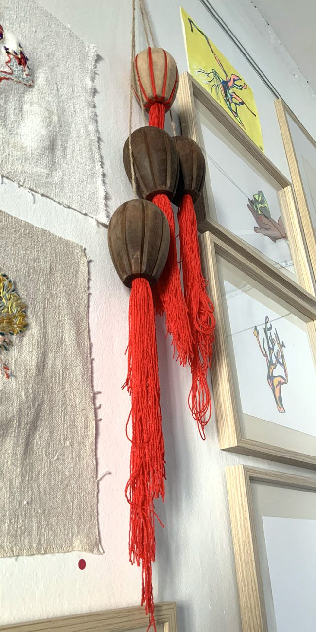 Vue de l'exposition en cours à Saint-Antonin-Noble-Val, galerie du Bazart